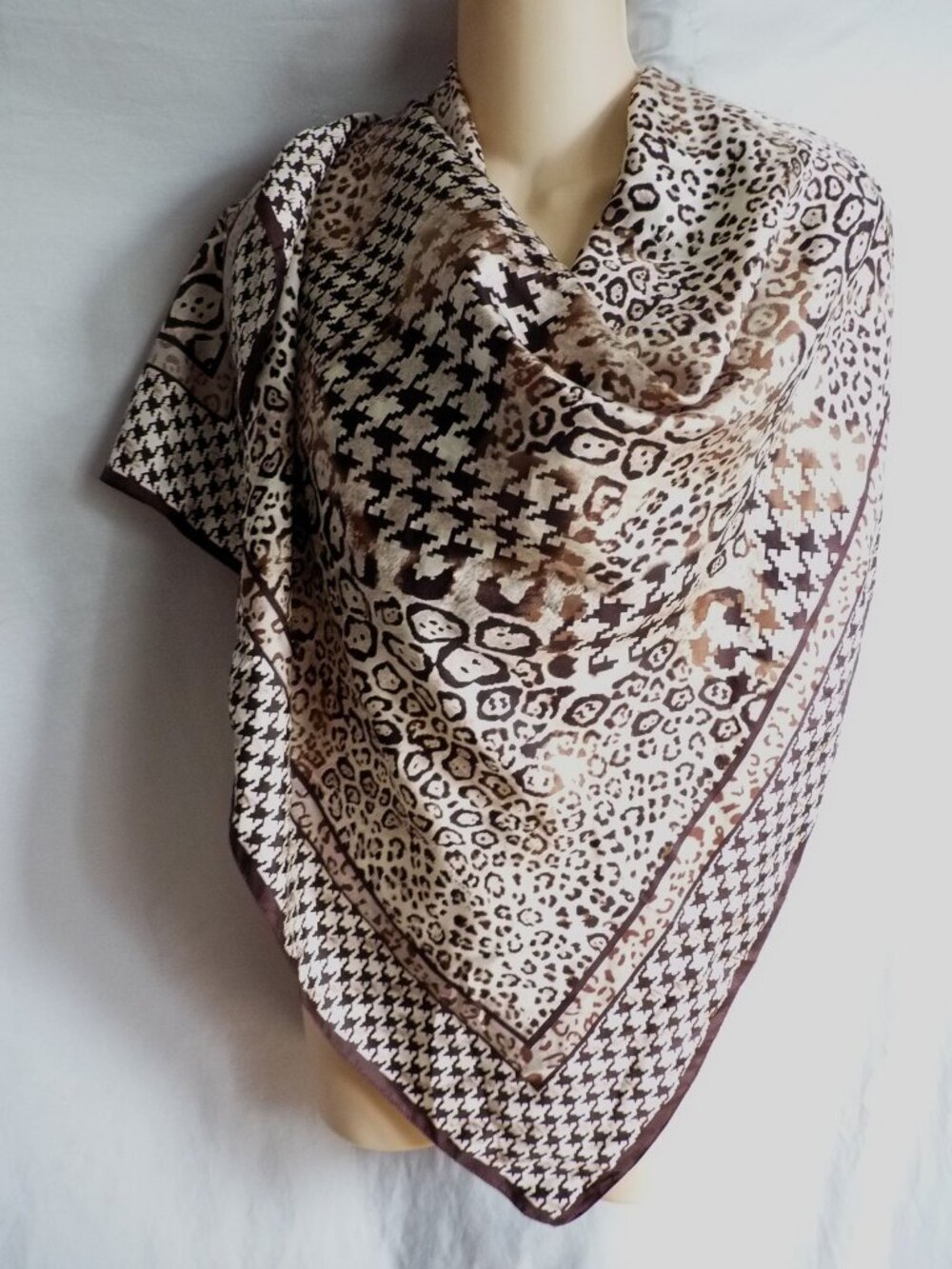 OSCAR DE LA RENTA ANIMAL PRINT SILK SCARF 35X35"
